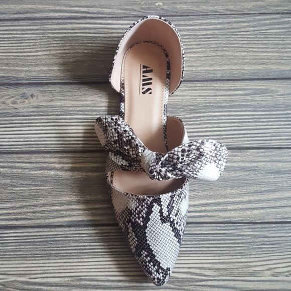 Last 1! Sale! Snake Skin Flats - Picture 4 of 4